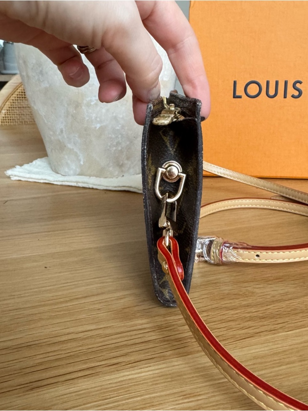 ✅AUTHENTIC✅LOUIS VUITTON CROSSBODY CLUTCH - Picture 4 of 12